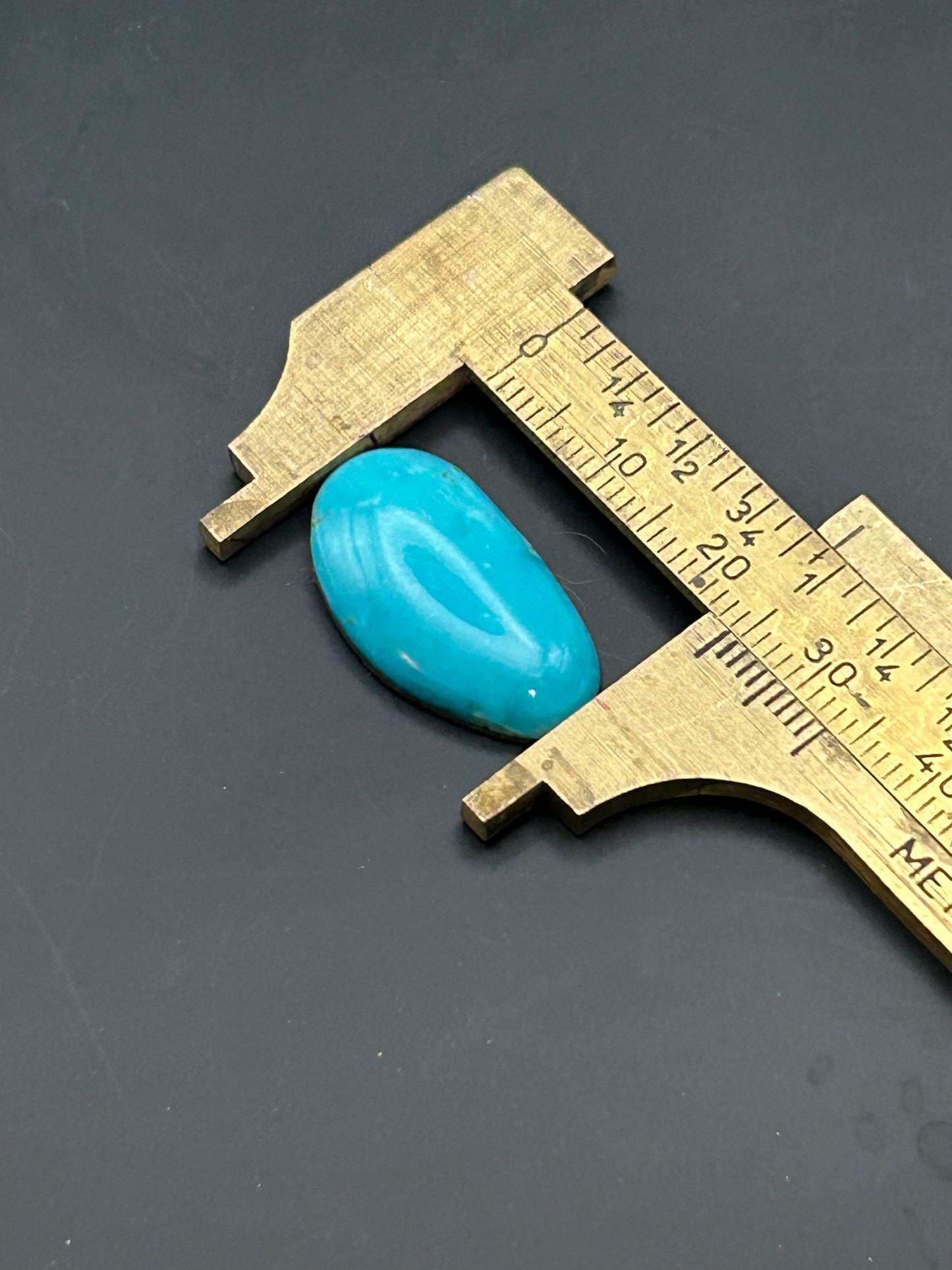 kingman turquoise 10.7cts cabochon